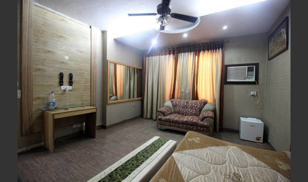 Hotel Raunak International Nova Deli Exterior foto