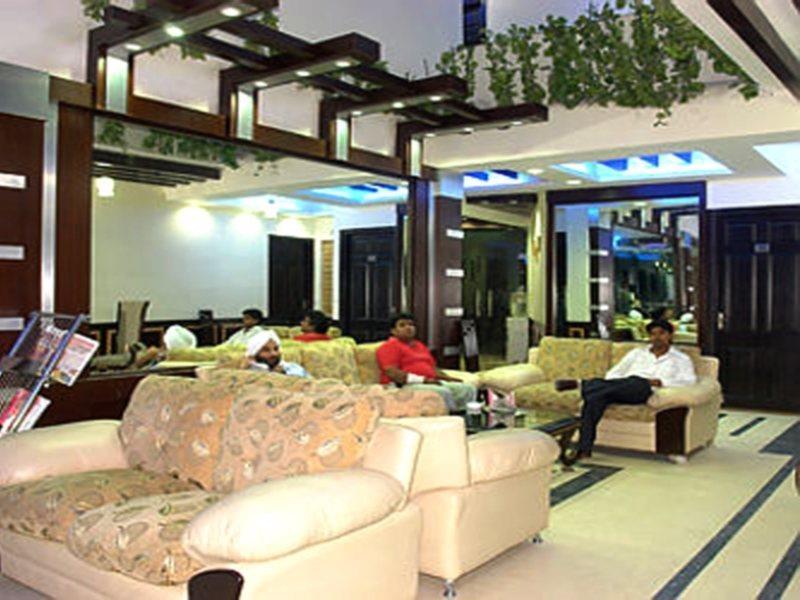 Hotel Raunak International Nova Deli Exterior foto
